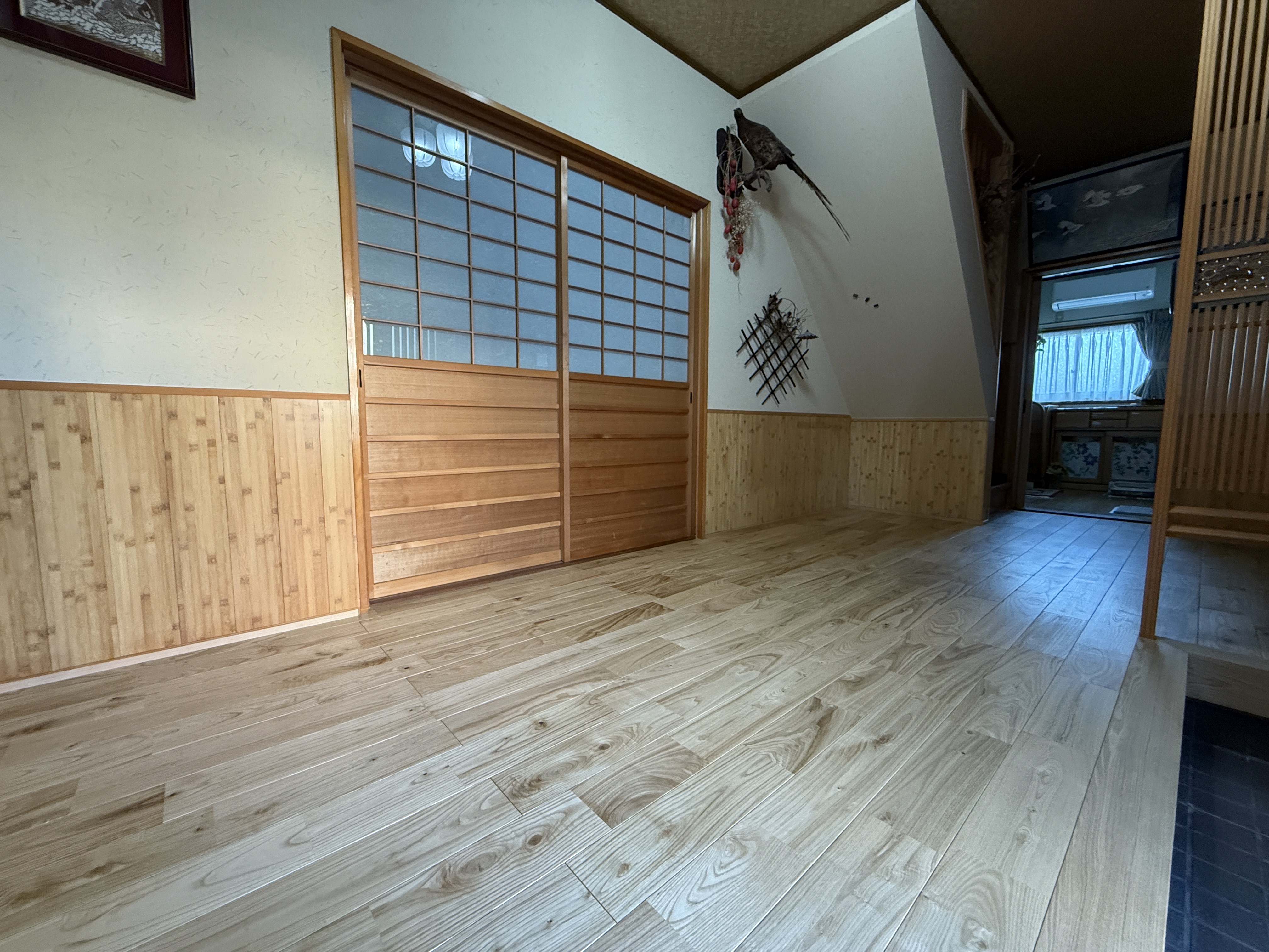 栗の無垢材がつくる、上質な玄関空間 画像