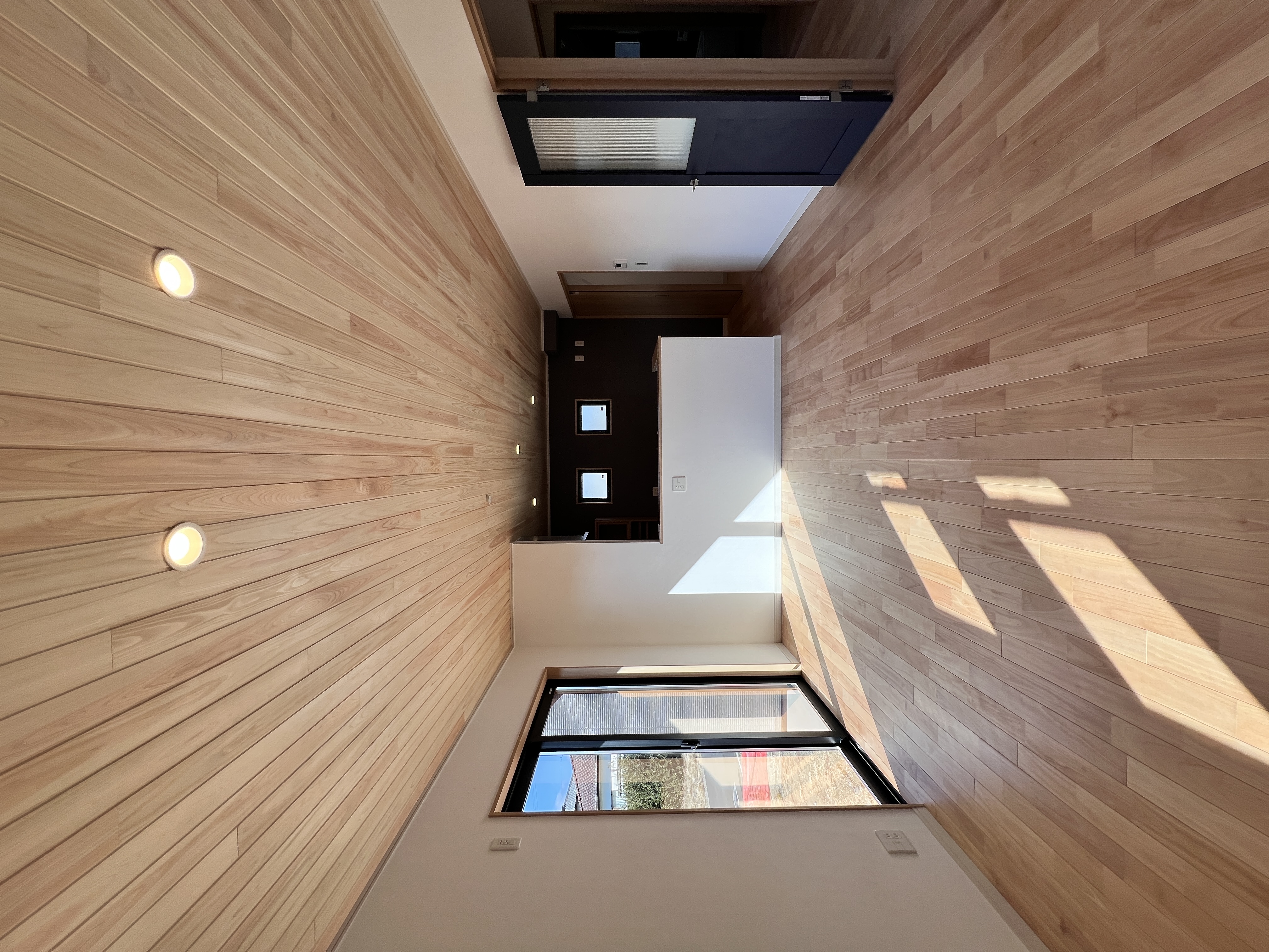 家族がのびのび過ごす、木の香る明るい住まい 画像