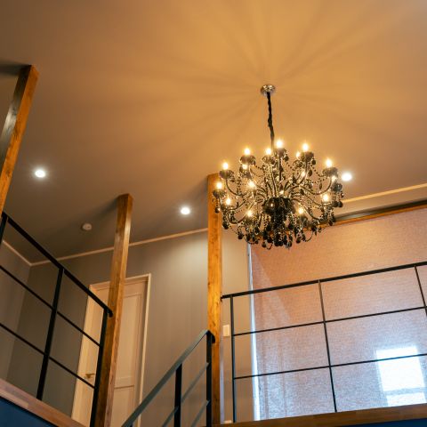 自然素材住宅に最適なシャンデリア選び 画像