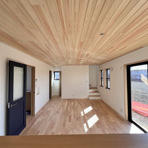 無垢天井で感じる木のぬくもり｜自然素材の魅力と活用法 アイキャッチ画像