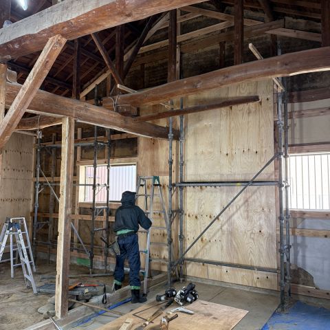 木造倉庫リフォーム進行中❗️ アイキャッチ画像